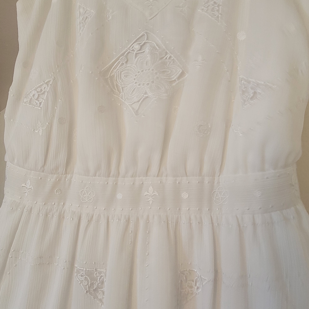 Sleeveless Lace Knee Length Dress - Picture 6 of 8